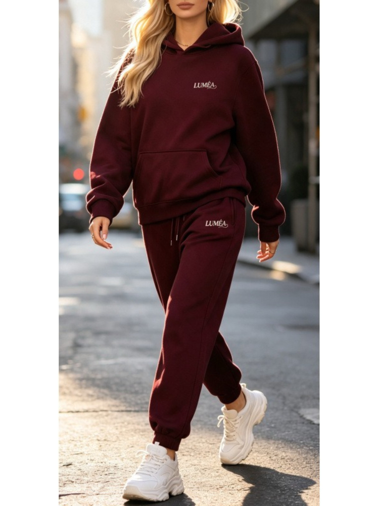 Street Fashion Hoodie - Damski dres z kapturem i spodniami,